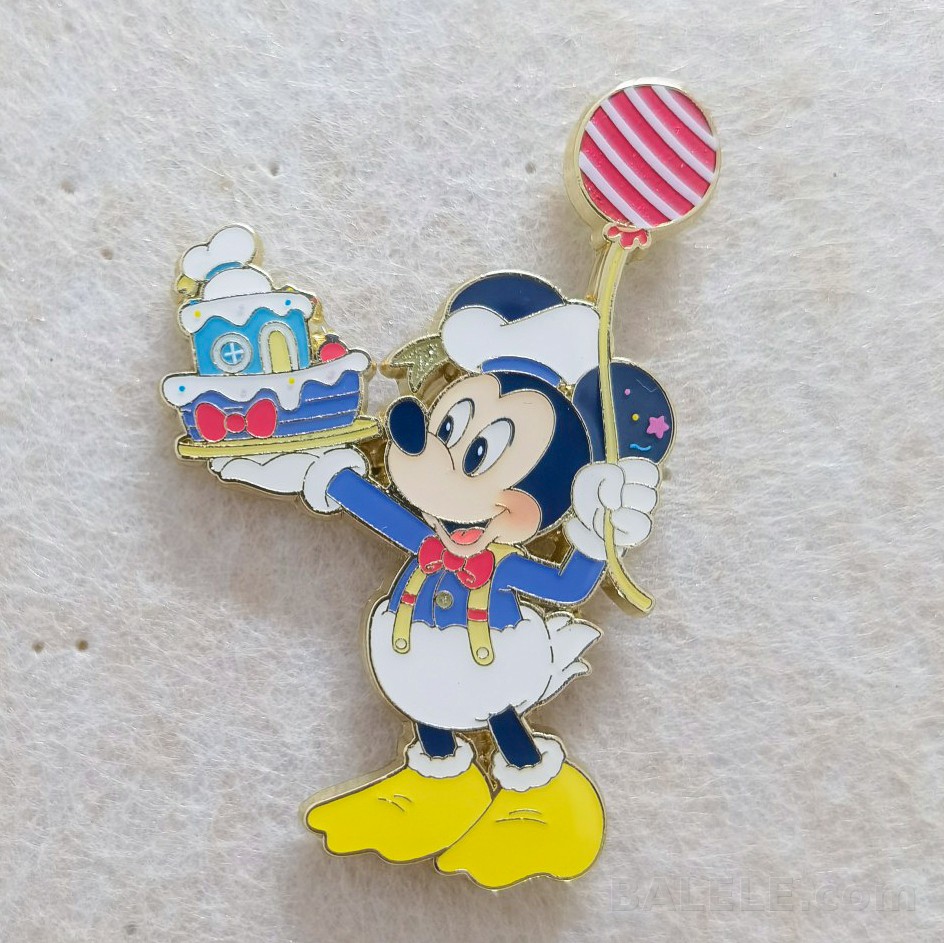 Shanghai Disney Donald Duck Birthday Blind Box Pin | Mickey Mouse Holding Birthday Cake Enamel Pin - Shanghai Disneyland, Mickey and friends, Donald Duc...